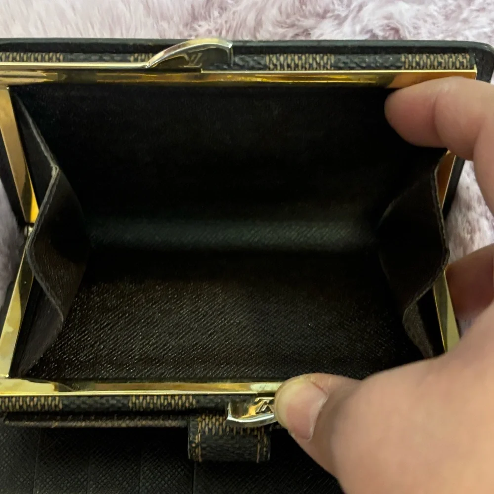 Authentic Louis Vuitton Damier Wallet - Picture 4 of 12